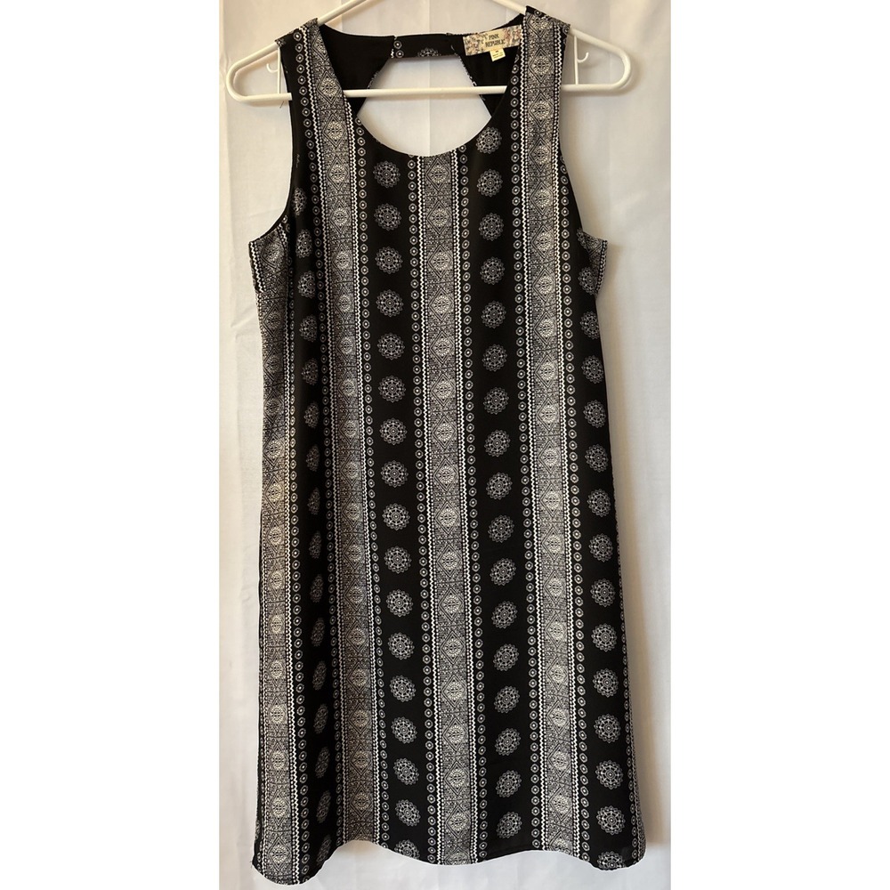 Pink Republic Keyhole Back Shift Dress Black White‎ Boho Mandala Print Size M